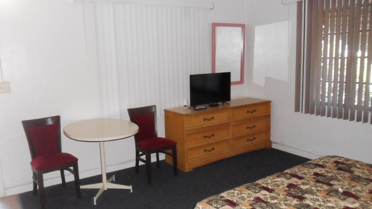 Skylit Motel Clearwater Esterno foto