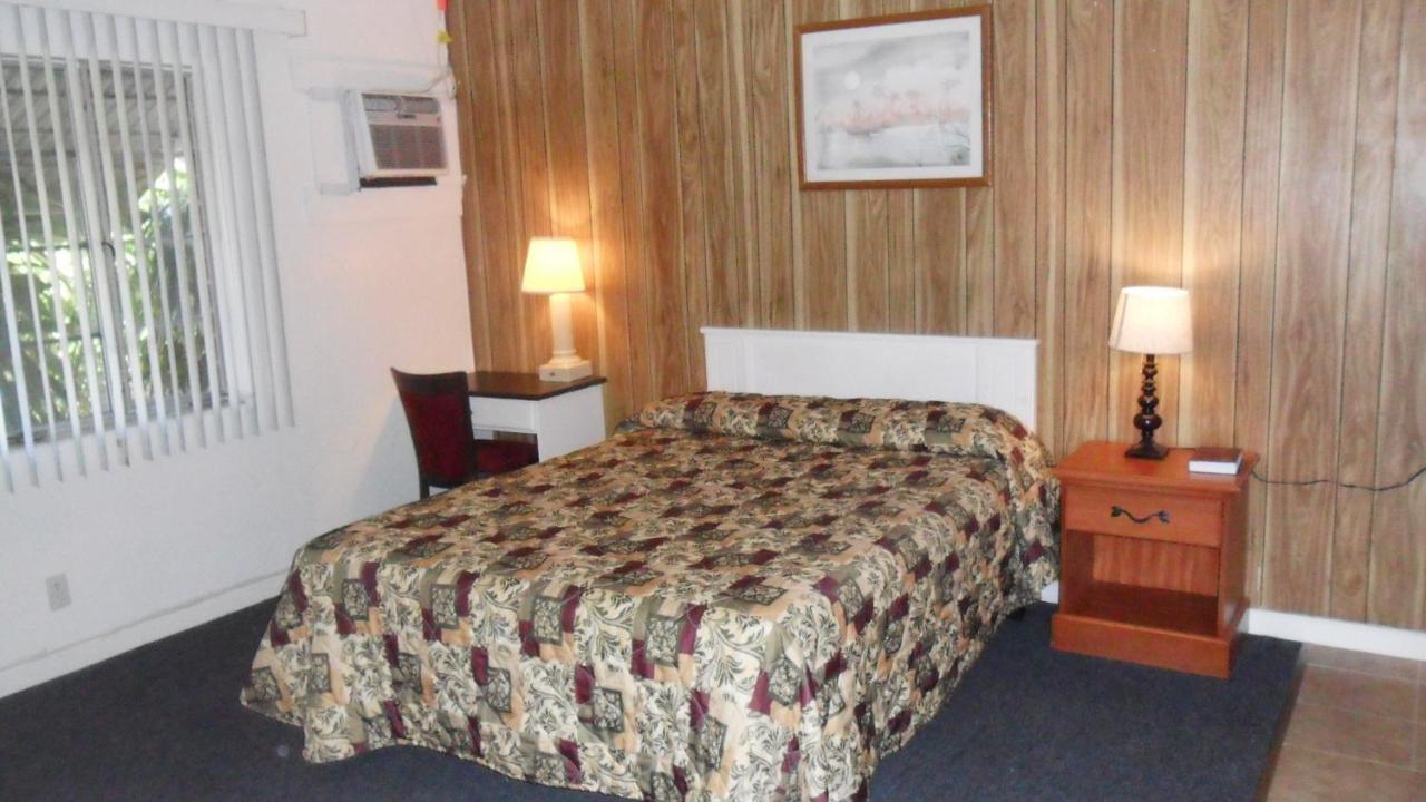 Skylit Motel Clearwater Esterno foto